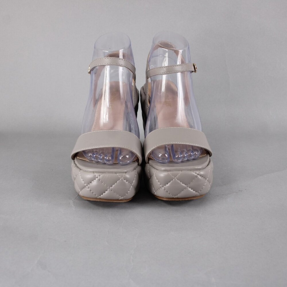 Olivia Miller Wedge Sz 8 Gray Quilted Open Toe Ankle Strap Man Made 4" Wedge - Picture 4 of 16